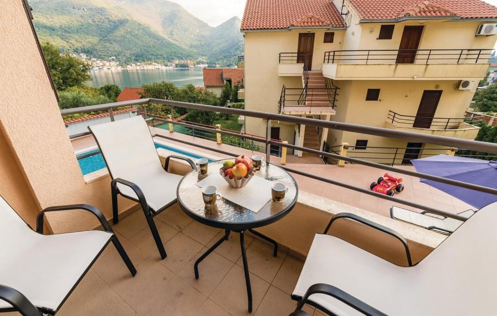 Port Adria Apartments 卡梅纳里 外观 照片