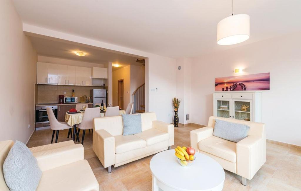 Port Adria Apartments 卡梅纳里 外观 照片