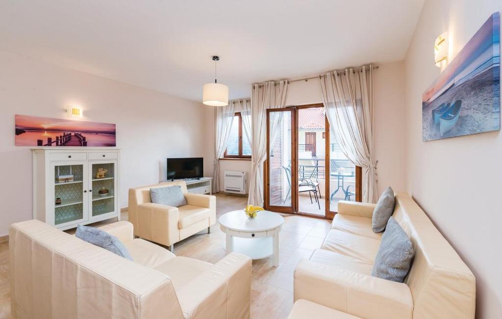 Port Adria Apartments 卡梅纳里 外观 照片