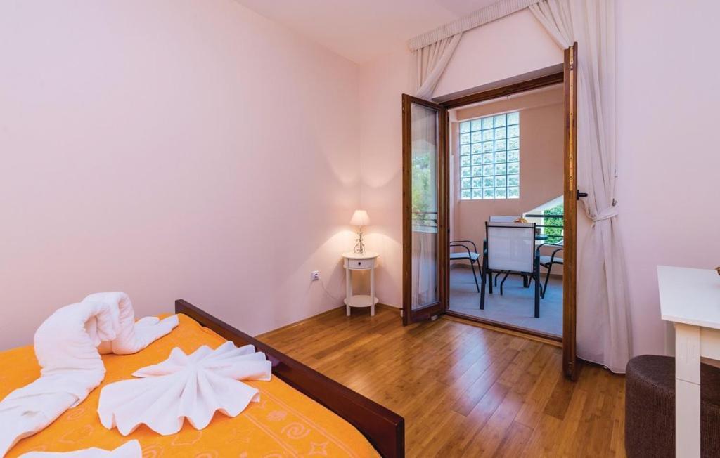 Port Adria Apartments 卡梅纳里 外观 照片