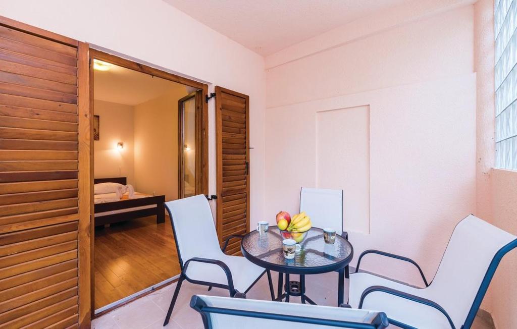 Port Adria Apartments 卡梅纳里 外观 照片