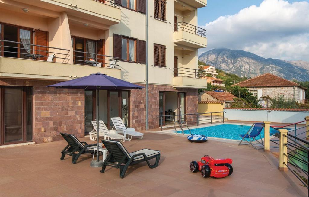 Port Adria Apartments 卡梅纳里 外观 照片
