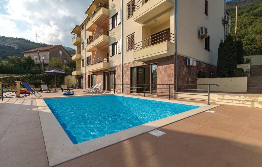 Port Adria Apartments 卡梅纳里 外观 照片